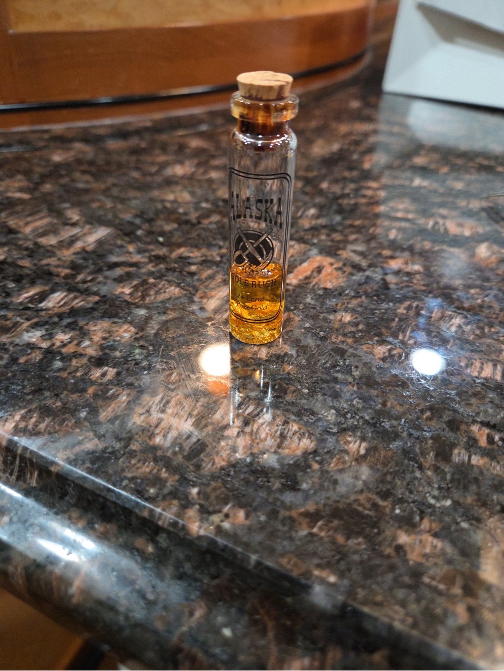 Alaska Gold Mini Corked Vial - Amber Liquid
